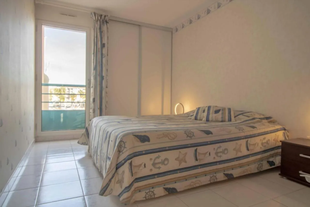 Apartment With Balcony And View On The Port Fréjus